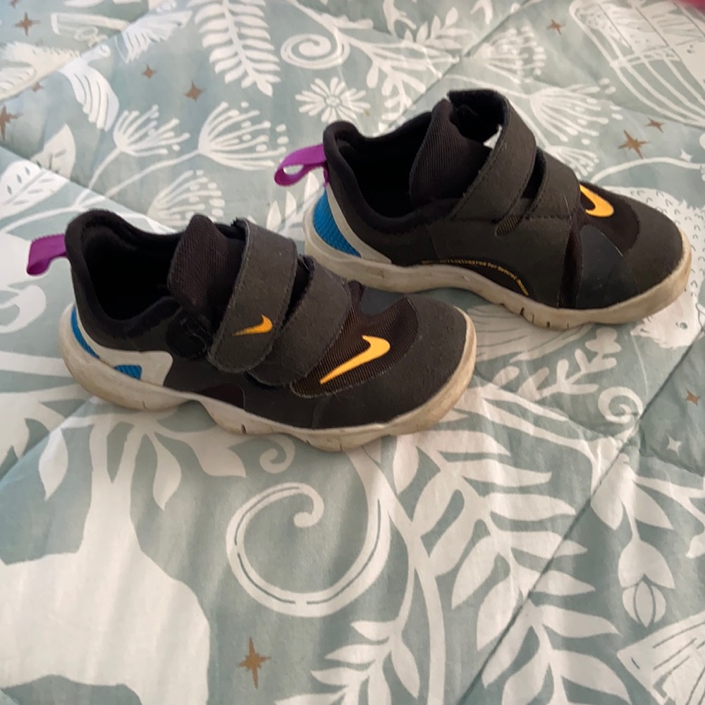 Boy’s Nike Velcro shoes